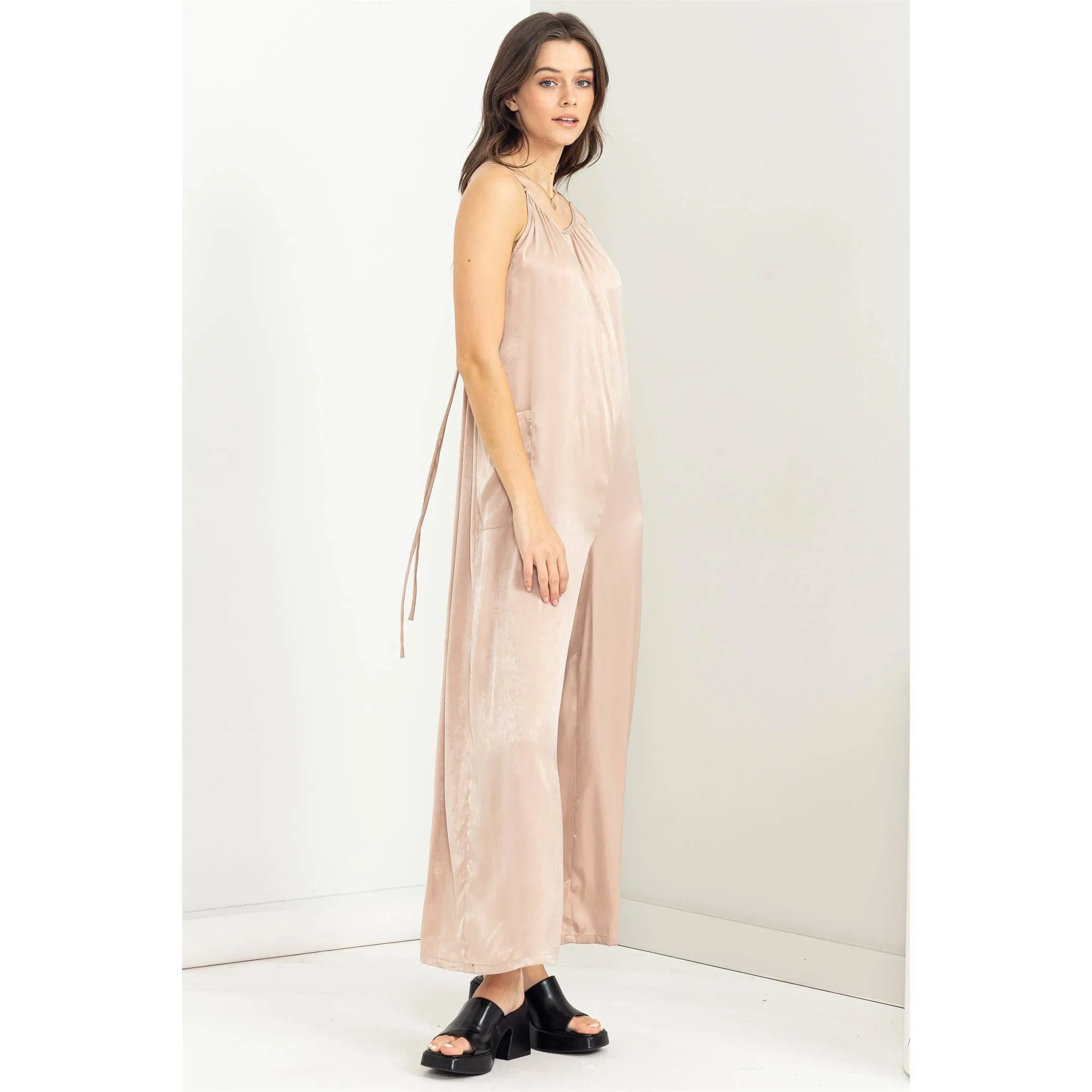 SLEEVELESS RELAXED JUMPSUIT