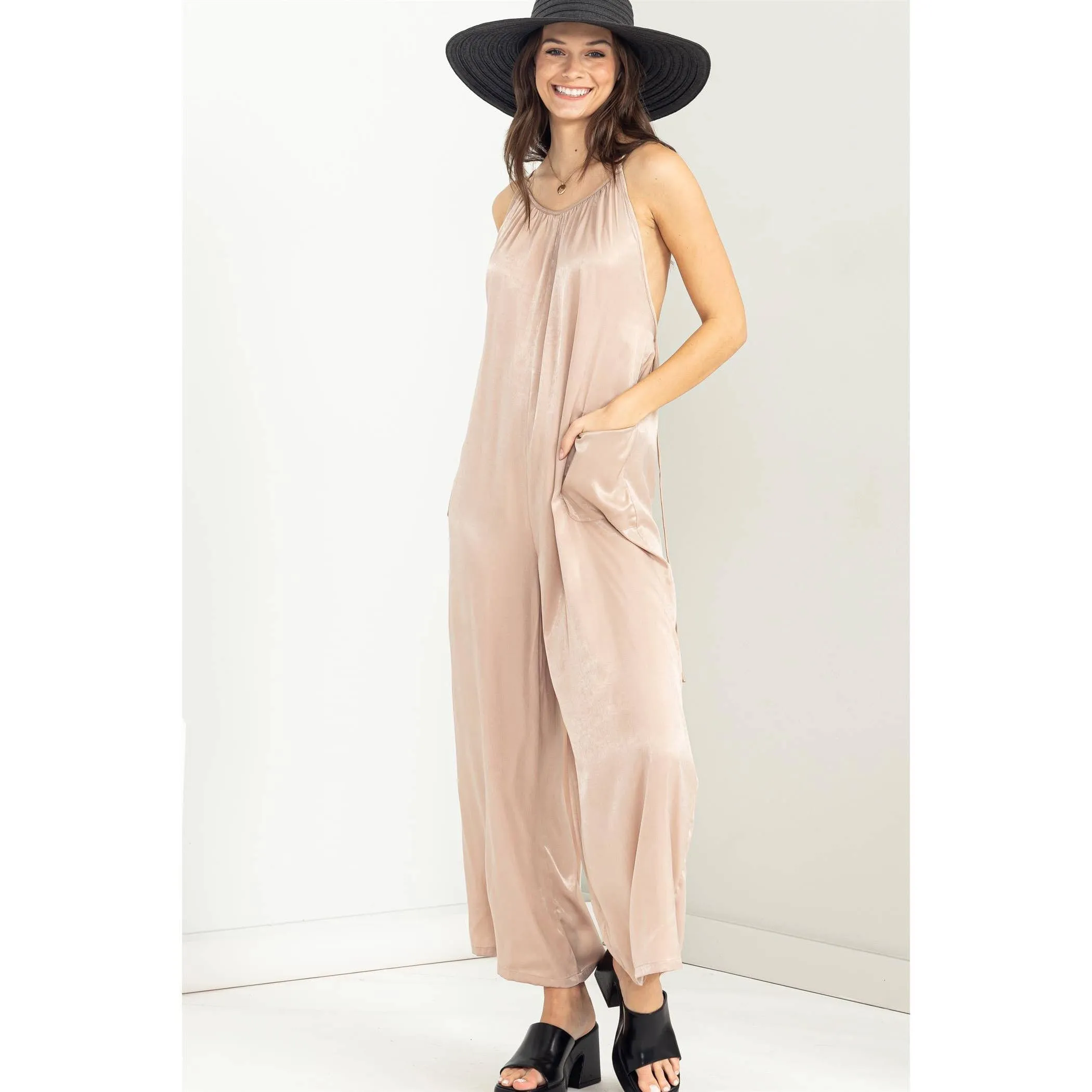SLEEVELESS RELAXED JUMPSUIT